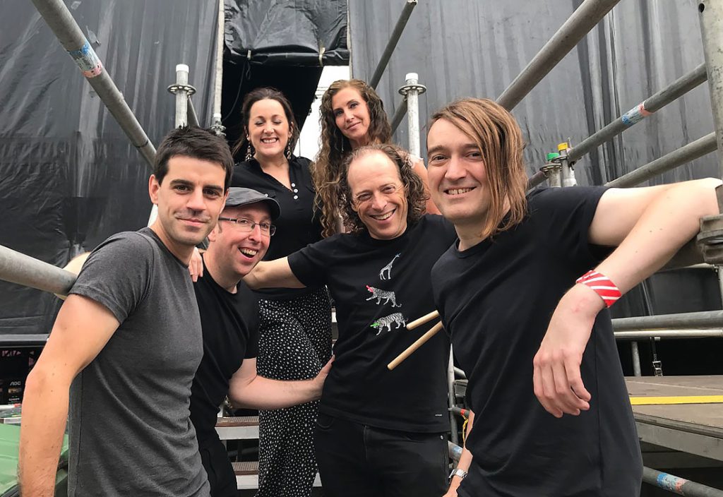 Tony-Hadley-back-stage